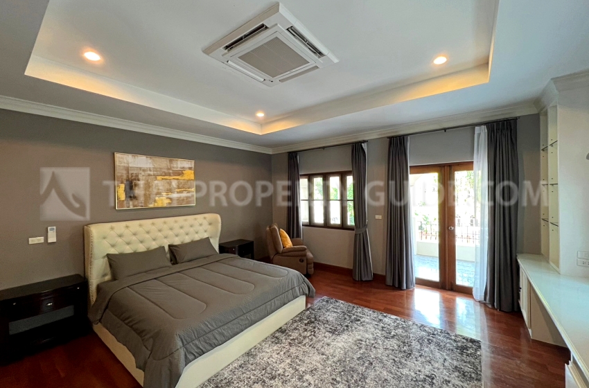 House with Private Pool in Sukhumvit 